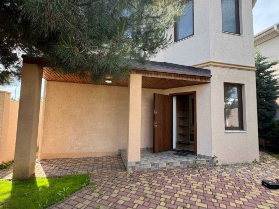 Продам будинок у Совіньйоні біля моря з ландшафтним дизайном та генератором Одесса