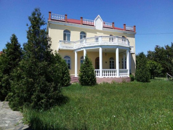 Продается дом в Черноморке на 20 сотках возле моря, как для проживания так и для бизнеса. Одеса