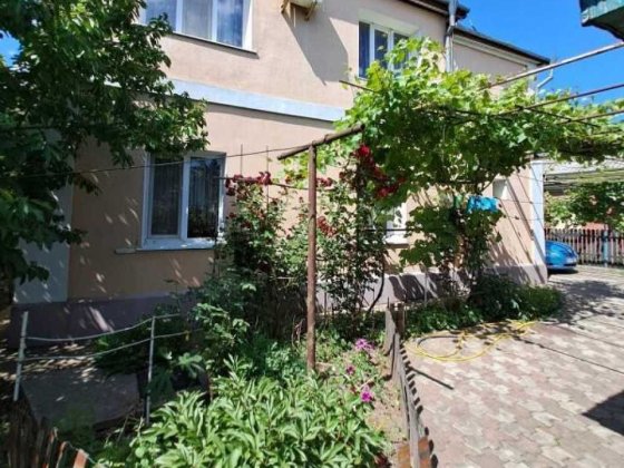 Продается капитальный 2х этажный дом на участке 10 соток с госактом  на Ленпоселке! Одеса
