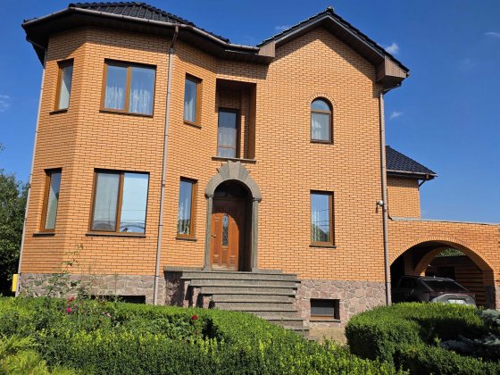 Продаж 2-поверхового будинку 375 м² на ділянці 10 соток у Софіївській Борщагівці, Київська область, 