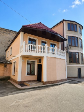 Продаж будинку в центрі міста - фото 1