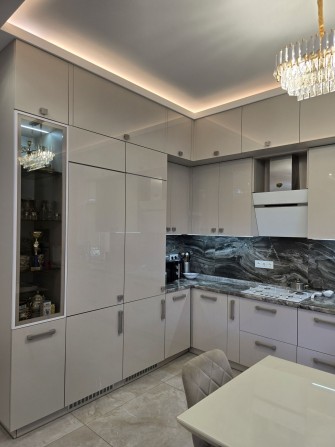 Продам дом с ремонтом, Красный Хутор центр,  проспект Небесной Сотни - фото 1