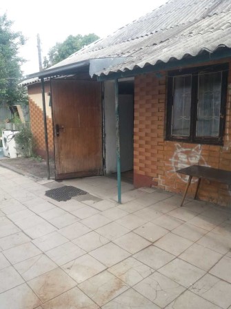 Гостомель, вул.Свято-Покровська, частина будинку свій двір. - фото 1
