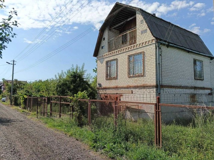 Здається великий 3-поверховий будинок у м. Самар біля річки - фото 1