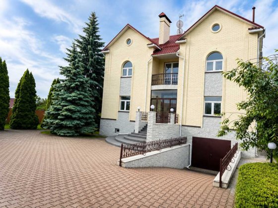 Оренда будинку 530 м² у центрі с. Гора | 20 соток | гараж | бомбосховище| генератор| інвертор Кедина Гора