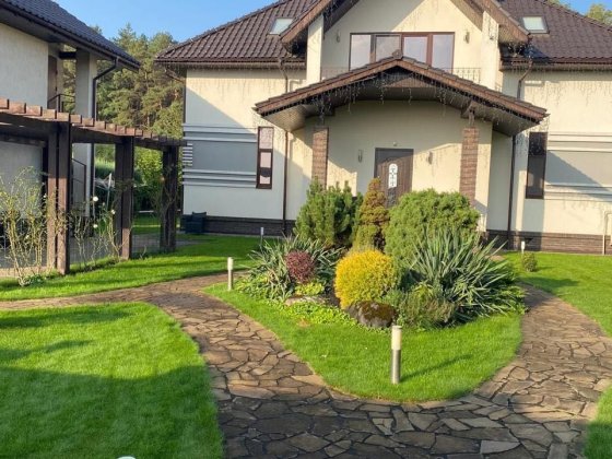 Пропонуєтьсяч в довгострокову оренду будинок 320м. кв., розташований Вышгородський р-н. с Лютіж Лютіж