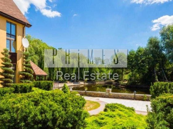 Оренда будинку в с. Романків. 450 кв.м. з приватним озером. Ділянка площею 1 гектар Романків