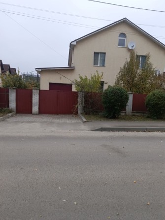 Оренда 1/ 2 будинка по вул.Фельдмана,(біля  басейна купава),разом з гаражем. - фото 1