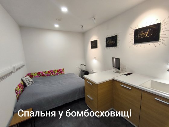 Будинок зі справжнім бомбосховищем високої якості. Спальні і сховищі. Автономність. Генератор. Безпе Киев