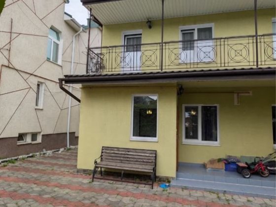 Здається 1/2 будинку Горіхівський провулок Чернівці