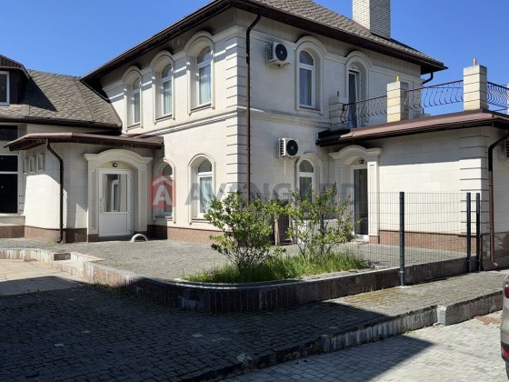 Сдается новая, большая 2-х ком. кв. в клубном доме, с закрытым двором, центральной части города. Дніпро