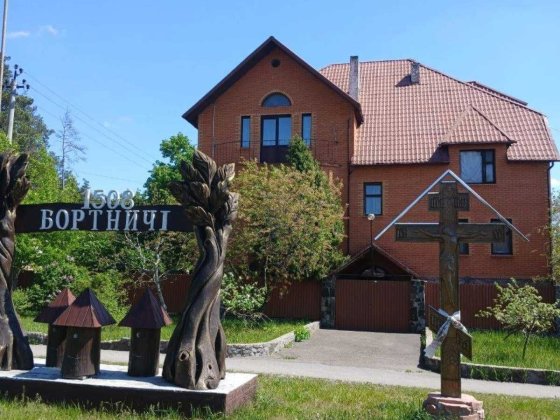 Оренда готельного комплексу в Дарницькому районі ,м. Бортничі вул. Лісна, 2 Київ