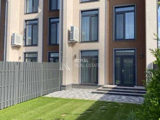 Оренда Таунхаус Київ Солом'янський район 170 м² 5 кімнат 3 поверхи Тераса Автономність Тепла підлога Київ