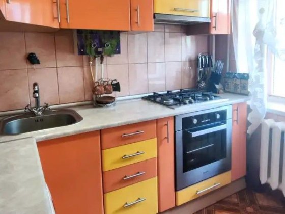 здам довгостроково 1кім квартиру метро КПІ без посередників Киев