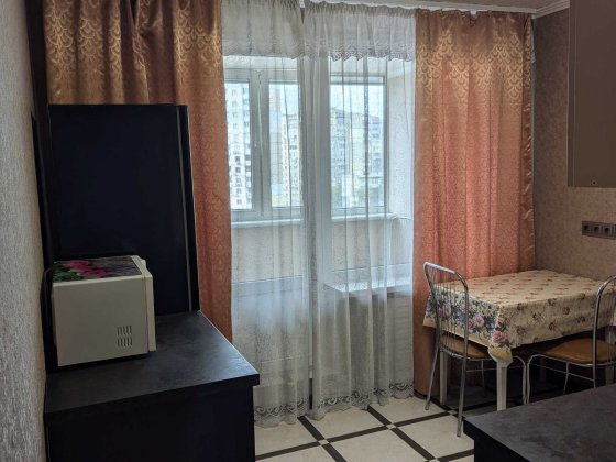 1-к квартира біля метро від власника без комісії.