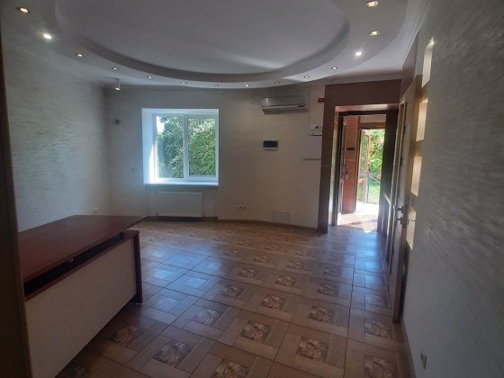 3-х кімнатна квартира 80 м.кв  на 1 -му поверсі перше поселення Ивано-Франковск