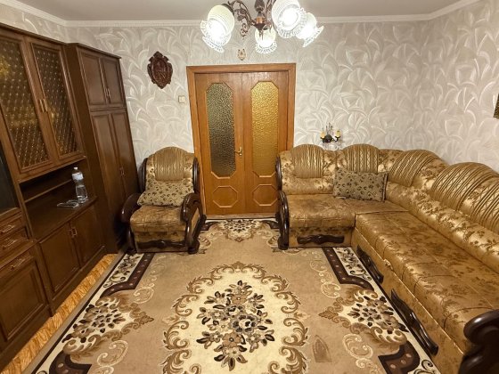 Здам 4-х кімнатну квартиру по вул. Інститутській, 18 поруч з університетом