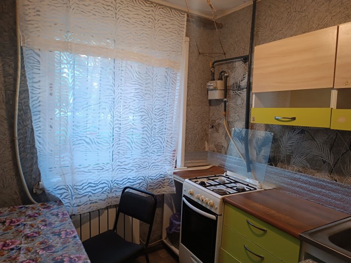 Довгостроково, помісячно, 2хкімн., 1поверх,4місця,В.Гурова буд.45 - фото 1
