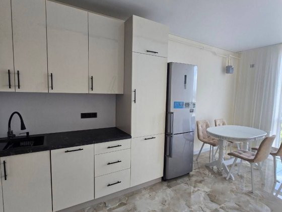 Здається в довгострокову оренду світла, простора та затишна 1-кімнатна квартира в новому сучасному б