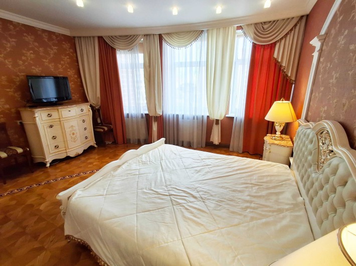 Без %, ГЕНЕРАТОР Оренда 3к квартири в Центрі, 130м2, Лесі Українки 23а Печерська - фото 1