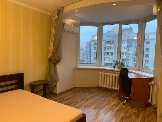 Оренда 1 км квартира на Ахматової 35а, Вільна, власник, без %%