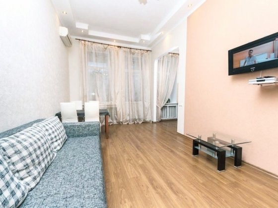 Оренда 2 кімнатна квартира в центрі. Вул. Велика Васильківська,41. 3 хв до метро. Паркомісце.