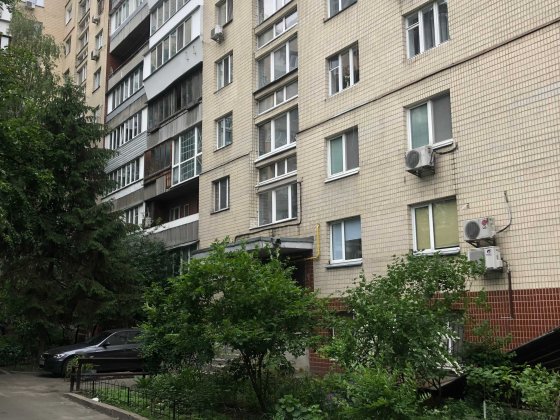Здам 2 кк вул Ковпака, метро Палац Україна