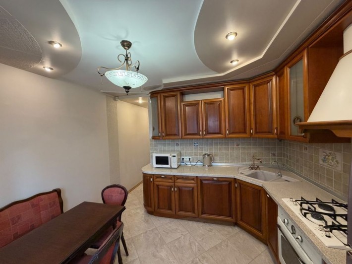 3-кімнатна квартира, 90 м², центр міста, набережна СВІТЛО НЕ ВИМИКАЮТЬ ! - фото 1