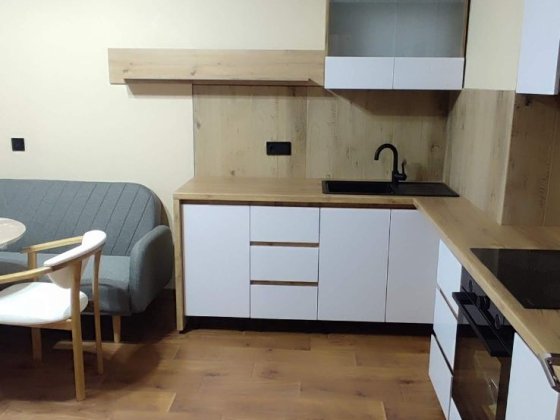 Ревуцького 54, 1 кім кв. 50 м2  всі меблі та техніка 18000 грн