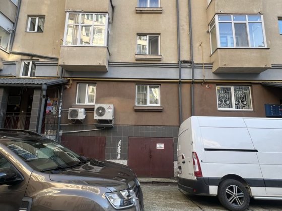 Оренда гаража  по вул П.Орлика
