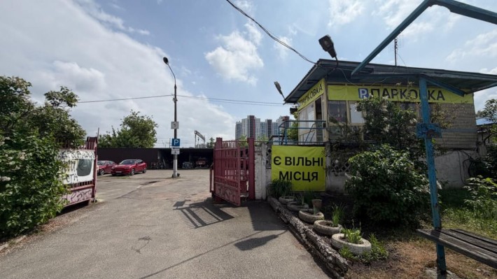 Оренда паркомісць  вул. Березняківська, 17 - фото 1