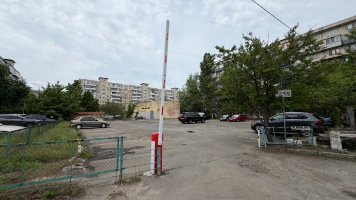 Оренда паркомісця вул. Ореста Левицького,3 - фото 1
