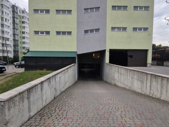 Оренда гаража в гаражному кооперативі вул. Полуботка Львів