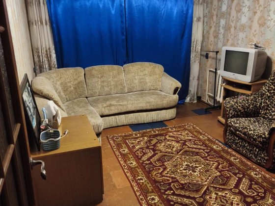 сдам 1 ком Тополь 1 дом 25  рядом Варус, есть гараж