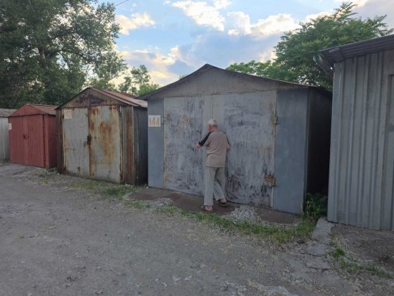 СДАМ Гараж металический Малый рынок библиотека
