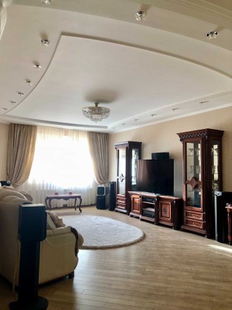 Сдам  3-х комнатную квартиру долгосрочно в центре в доме бизнес класса - фото 1
