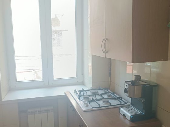 Двокімнатна в центрі район металургів