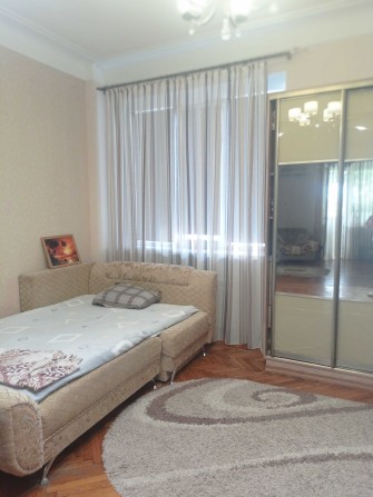 Сдав в долгосрочную аренду 3к. кв. 86 метров. Центр. Рядом метро - фото 1