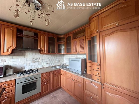 Оренда просторної 4к квартири 96 м² з кухнею-студією — ж/м Покровський