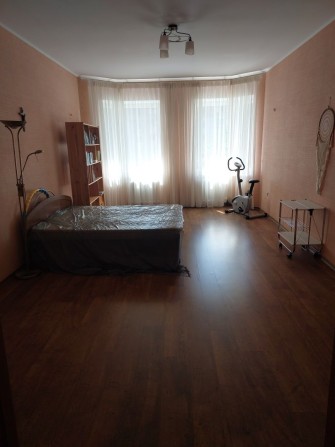 Сдам 2х ком квартиру  на Александра  Невского - фото 1