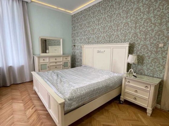 Оренда квартири в центрі міста, закрита територія + парковка