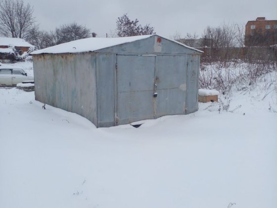 Гараж металевий , без місця. Ромны