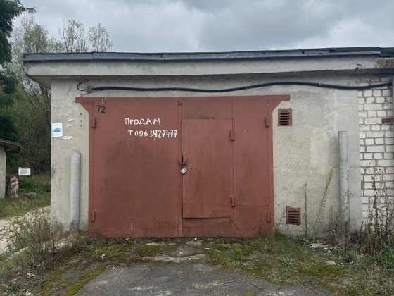 Подвійний гараж р-н Хлібозаводу. Розміри 12 на 4.5. Вараш