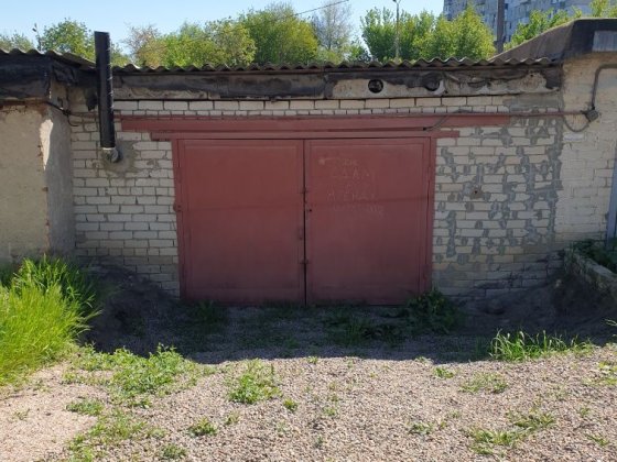 Продам гараж,район Коротченко,6×5,5 метра,плиты,есть смотровая яма,подвал. Первомайськ