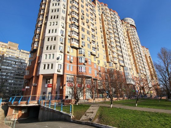 Без% Паркомісця в підземному паркінгу Новобудова метро Академмістечко Киев