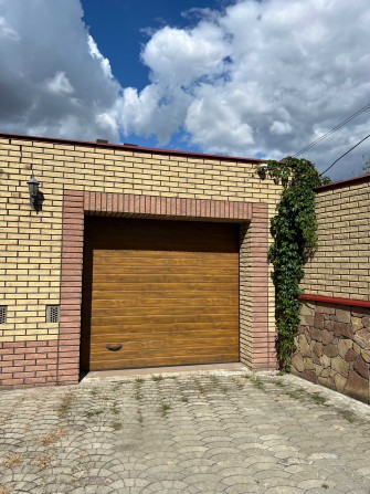 Продамо сучасний гараж + підвальне приміщення в центрі міста! - фото 1