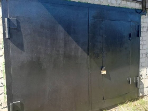 Гараж кирпичный 6×3×2.8м высокий.