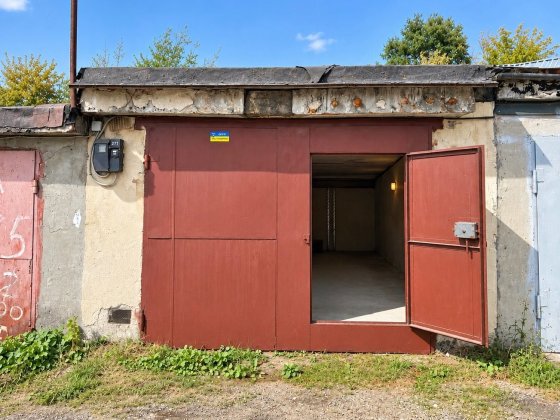 Продам гараж 20,4 м² у ГК «Дружба», Березняки | Підвал, яма, світло Гараж