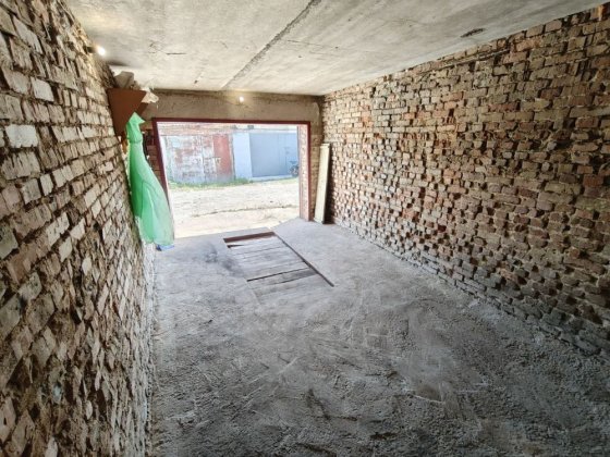 Продам сухий доглянутий капітальний гараж у гаражному кооперативі "Дворецький" ( вулиця Нижньодворец Рівне