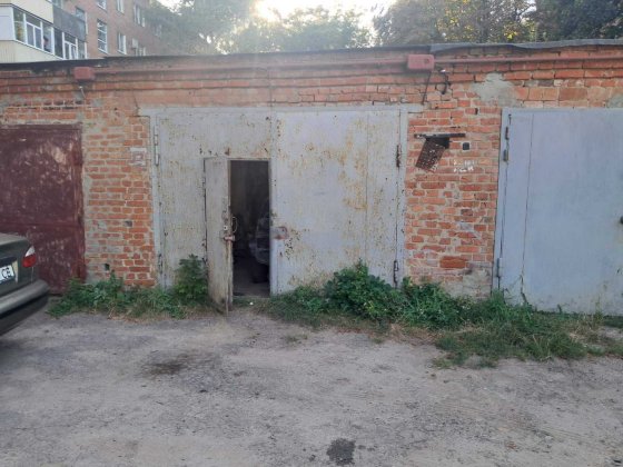 Гараж цегляний в автогаражному колективі.